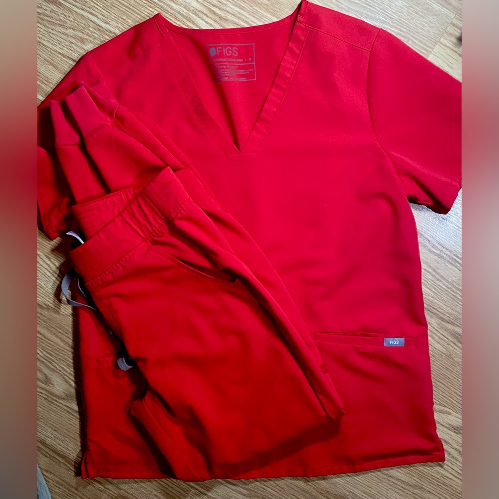 Figs Pop Red Medium Tall Scrub Set